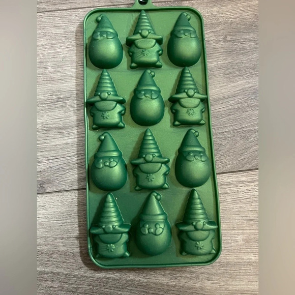 Metallic Gnomes And Santa Candy Mold, Green, NWT - Picture 6 of 6